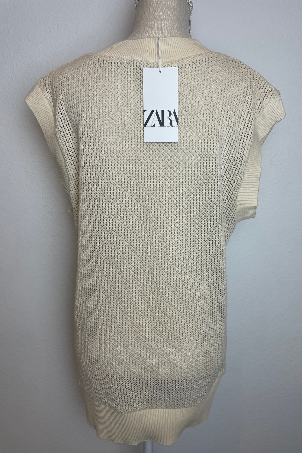 NWT Womens Zara Ivory V Neck Oversized Knitted Sweater Vest - Size